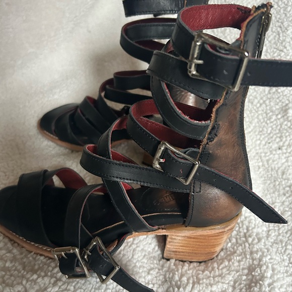 FREEBIRD Cozumel Strappy Buckle Sandals - Size 9 - Picture 3 of 5